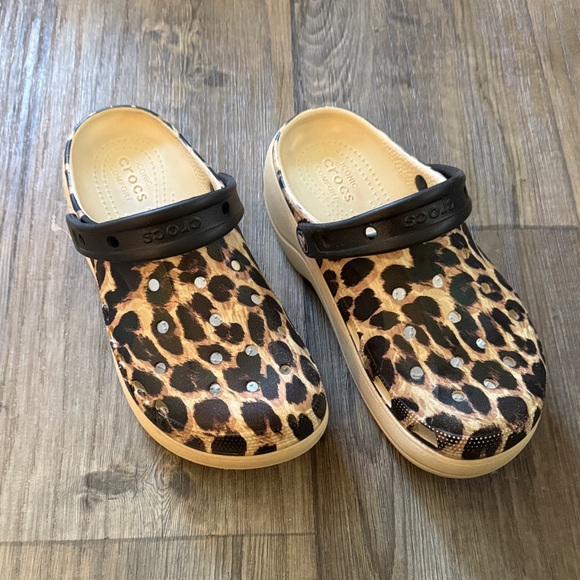 CROCS Leopard Print Slippers - Picture 1 of 12